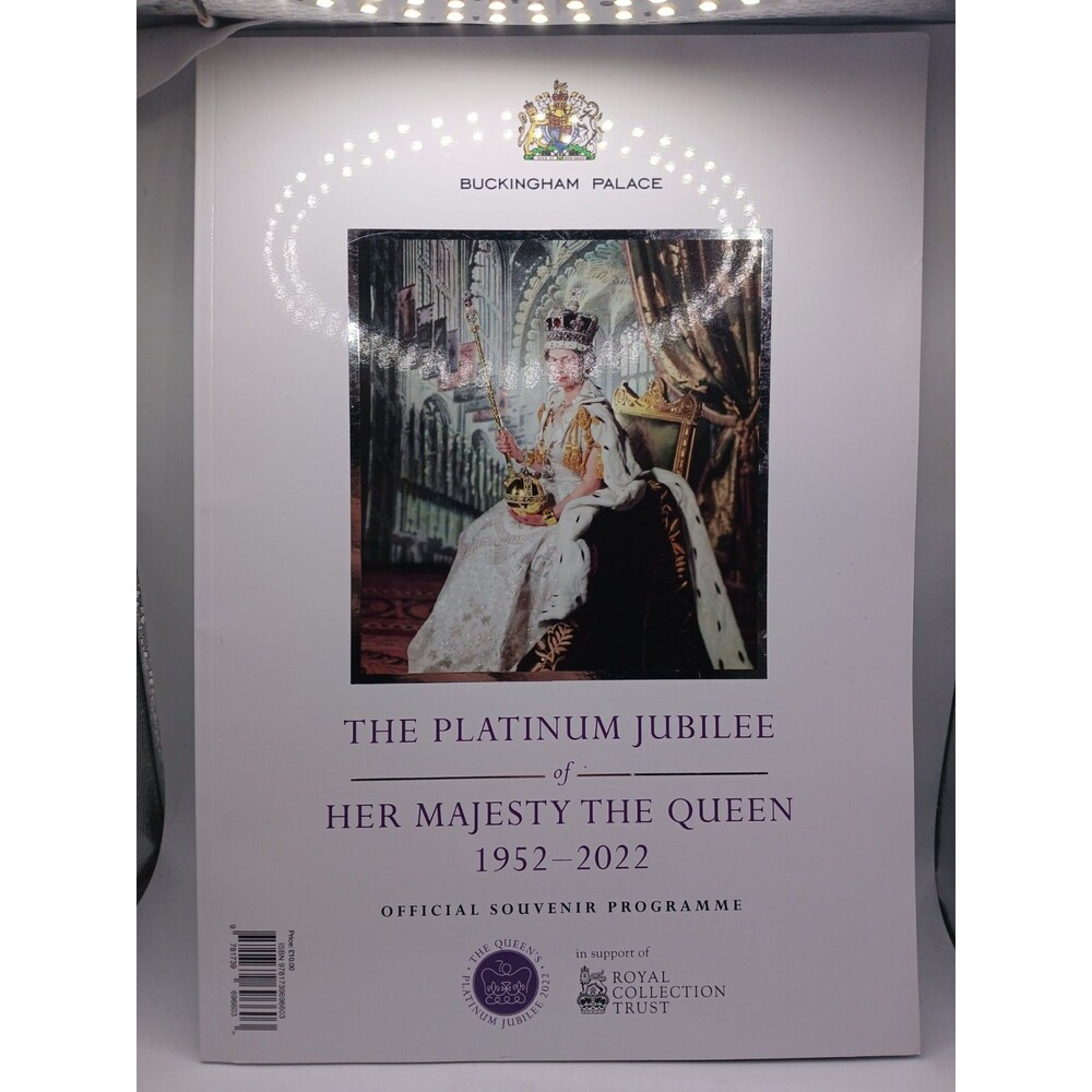 2022 PLATINUM JUBILEE Her Majesty The QUEEN Rare Pictures OFFICIAL SOUVENIR Mint